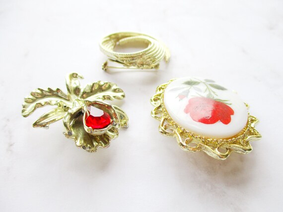 LOT Vintage Brooches Red Painted Milk Glass Cameo… - image 6