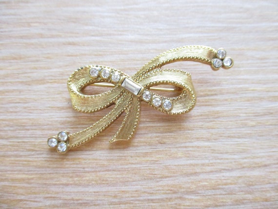 Vintage 1928 Co. Art Deco Style Brooches Gold Ton… - image 4