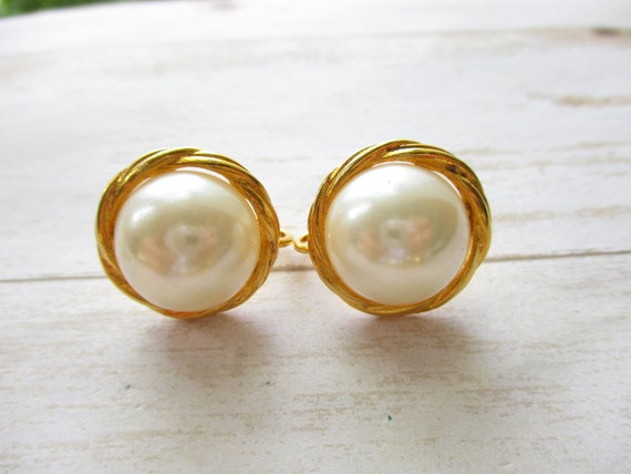 Vintage Faux Pearl Clip On Earrings Gold Tone Uns… - image 6