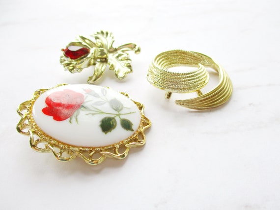 LOT Vintage Brooches Red Painted Milk Glass Cameo… - image 5
