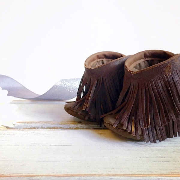 Baby fringe boots, baby moccasin boots, chocolate brown baby fringe booties, brown baby boots, brown fringe boots, unisex baby boots,