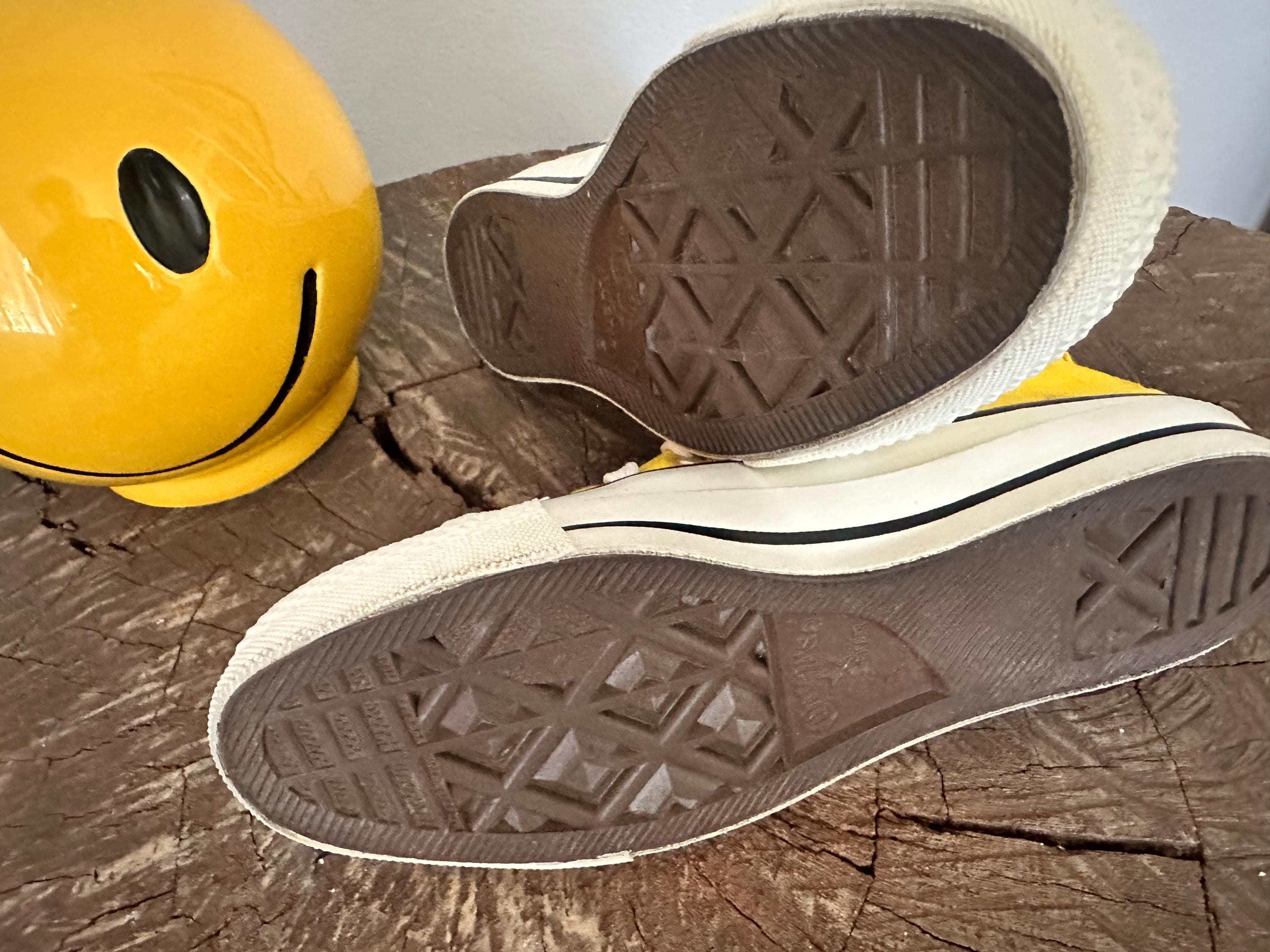 Vintage Converse All Star Chuck Taylor USA Yellow Hi-tops  display picture 3