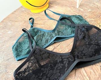 AmeRiCaN APPaReL Y2K iNk BLacK + FoResT GReeN  FLoRaL MesH LaCe BraLeTTe  PaiR BRas USA SiZe sMaLL  NWOT LoT