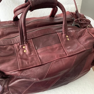 Mod vinTaGe 70&#39;s HiPPiE PaTchWoRk LeaTHeR weekendeR caRRy-oN gym duffLe overNight spoRTs BaG