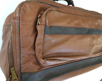 CoLombiaN Leather caRRy-oN DoctoR's bag 1960's viNtage Leather weekeNdeR gym bag overnight travel case carry-on bag MoD Leather satcheL
