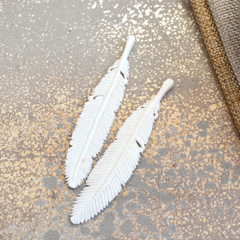 Cow Bone Carving Pendant 1-80mm Long Carved Bone Feather Pendant Bohemian Bone Jewelry 3 14 Long WYN17-1208C White Bone Feather