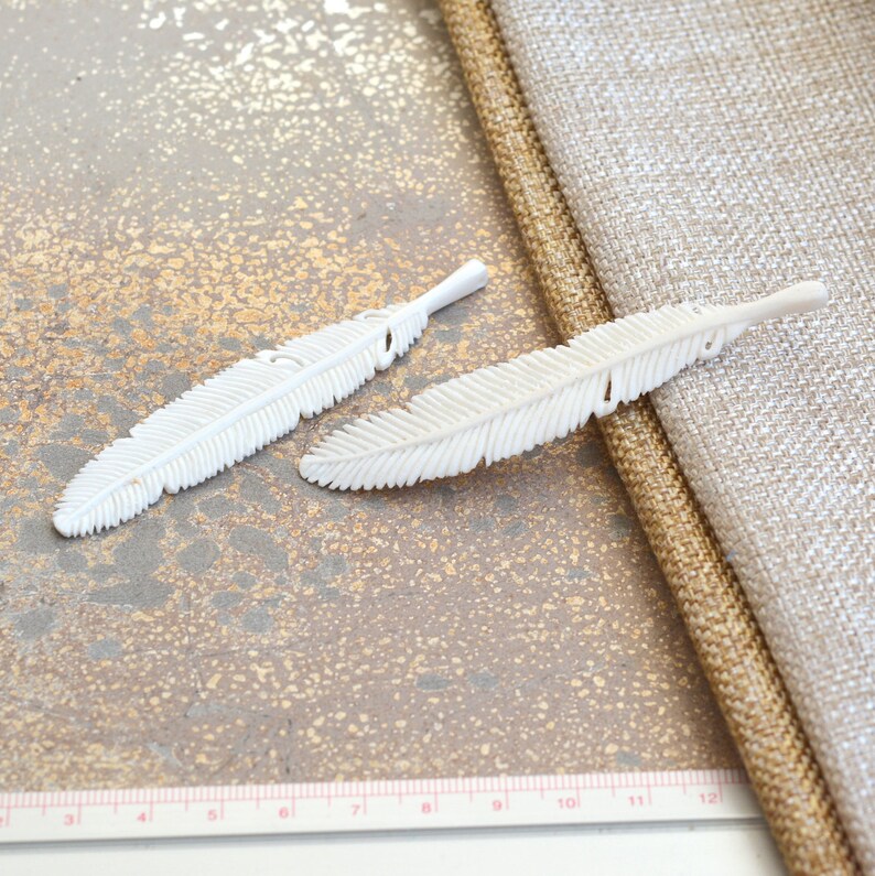 Cow Bone Carving Pendant 1-80mm Long Carved Bone Feather Pendant Bohemian Bone Jewelry 3 14 Long WYN17-1208C White Bone Feather