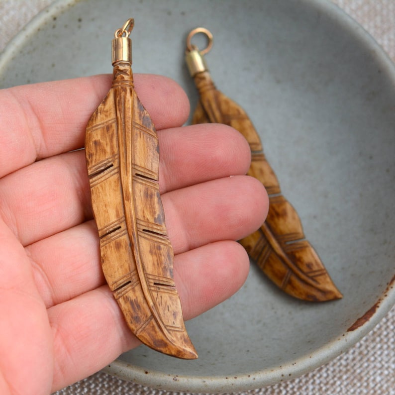 Brown Bone Feather Carving Stained Bone Natural Bronze Cap 1-80mm Long Carved Bone Feather Pendant BS17-1104B Bone Jewelry