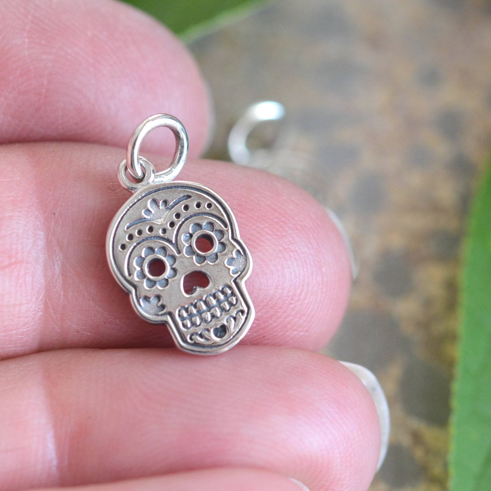 Sugar Skull Anhänger, Zierliche Sterling Silber Totenkopf Anhänger, Tag der  Toten, Silber Totenkopf Anhänger, PL20-0606 - .de