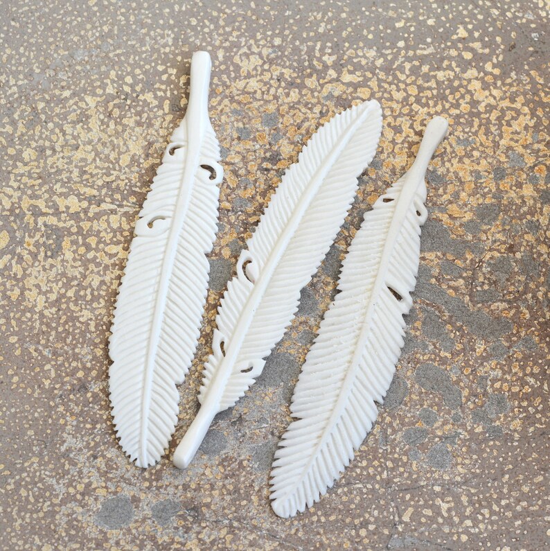 Cow Bone Carving Pendant 1-80mm Long Carved Bone Feather Pendant Bohemian Bone Jewelry 3 14 Long WYN17-1208C White Bone Feather