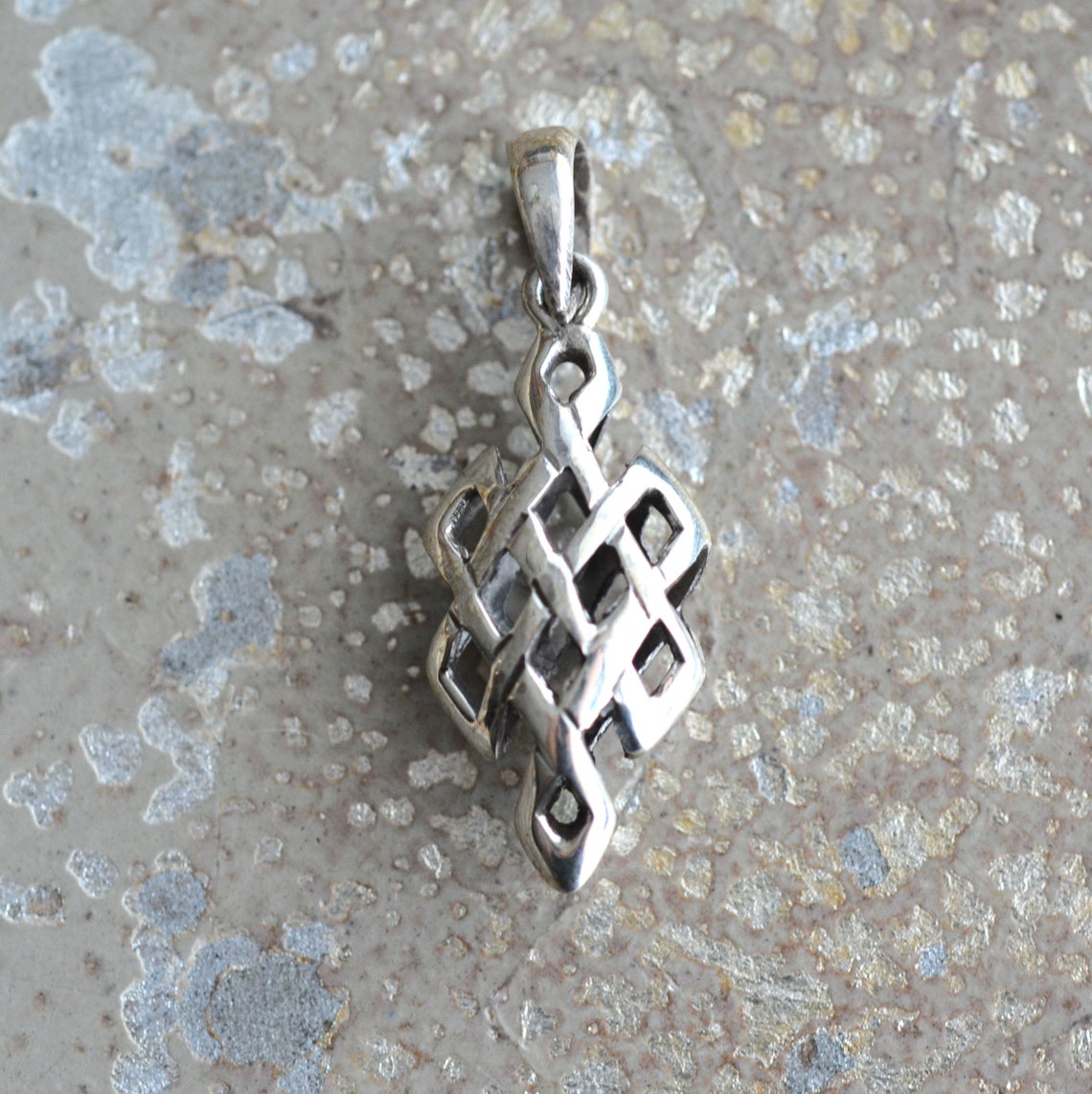 Tibetan Vintage Lapis Lazuli Silver-Tone Oval Endless Knot Pendant main image 0