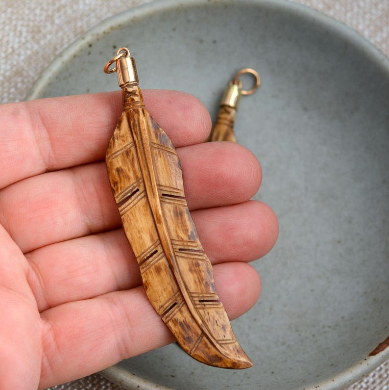 Brown Bone Feather Carving Stained Bone Natural Bronze Cap 1-80mm Long Carved Bone Feather Pendant BS17-1104B Bone Jewelry