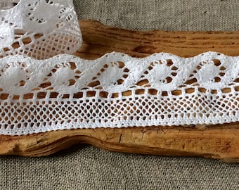 Crochet lace edge trim, natural linen vintage style wave lace for beach style wedding decors, bathroom linens, crafting, scrapbooking