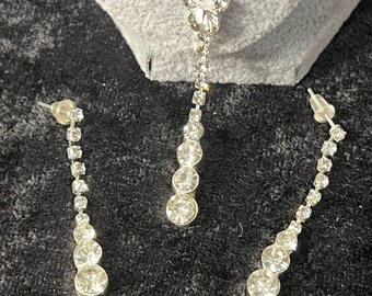 Wedding (DD4) 3pc. Jewelry set. Necklace, Earrings, bracelet. Brilliant Sparkle and Glamor. Bride, Heirloom, Mother, Sister. Quinceanera