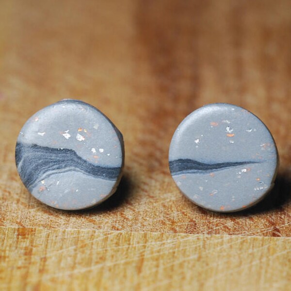 Ronde Stud Oorbellen - grijs Stud Oorbellen - Polymer Clay Fimo oorbellen - hengsten Fimo - hypoallergene hengsten - kunststof Post oorbellen - Gift