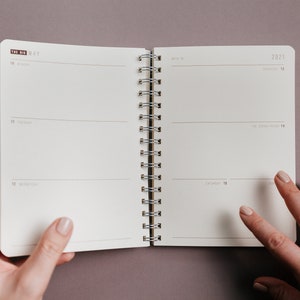 2025 Weekly Planner A5 size Agenda MAGIC image 5