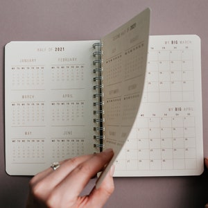 2025 Weekly Planner A5 size Agenda MAGIC image 4