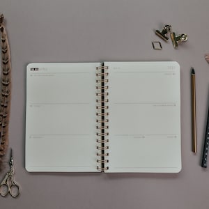 2024 Weekly Planner Agenda A5 planner diary MINIMAL image 2