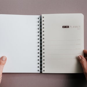 2025 Weekly Planner A5 size Agenda MAGIC image 2