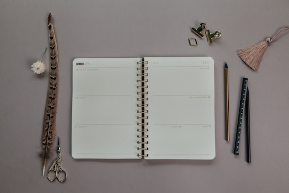 2025 Weekly Planner MINIMAL