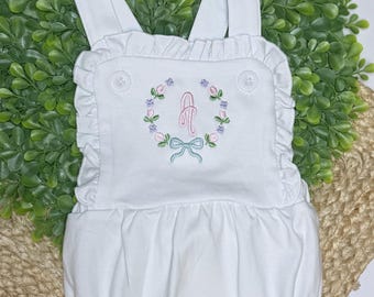 Pelele de bebé niña personalizado con corona floral / Tejido de algodón bordado / Tallas 6 M-2T