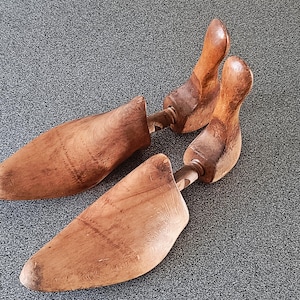 A pair of old shoe molds.Shoe forms