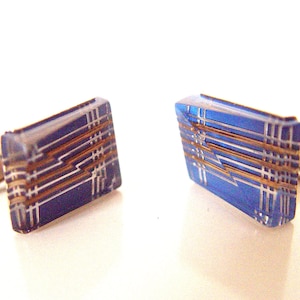 Geometric patterned mens cuff links.