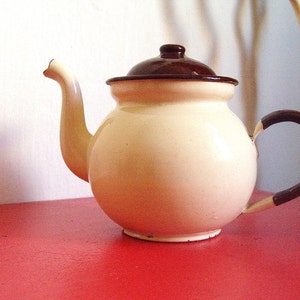 Vintage  Enamel Kettle. Teapot.