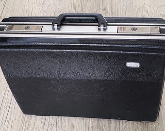 Maletín antiguo. Maletín diplomático soviético para hombre. Diplomático soviético. Maleta de viaje.