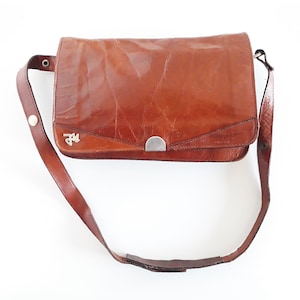 Vintage  Bag. Brown Leather Shoulder.