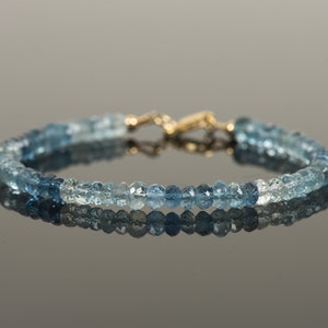 Echter Aquamarin Armband, dunkel schattierter Aquamarin, März Geburtsstein, zarter handgemachter Edelsteinschmuck