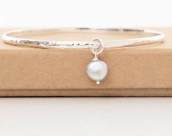 Handmade Hammered Sterling Silver Bangle – Gray Baroque Pearl Bracelet