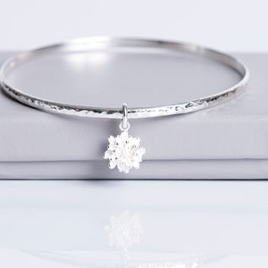 sterling silber gehämmert blumen armreif