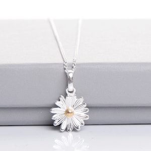 Sterling silver daisy necklace