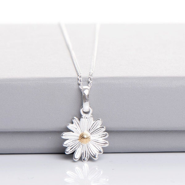 Sterling silver daisy necklace