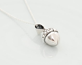 Halsband med ekollonhänge i sterlingsilver - Woodland Charm