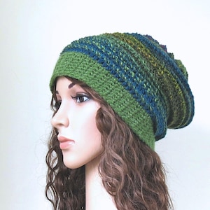 Women&#39;s Beanie in Green, Chunky Crochet Knit Slouchy Beanie