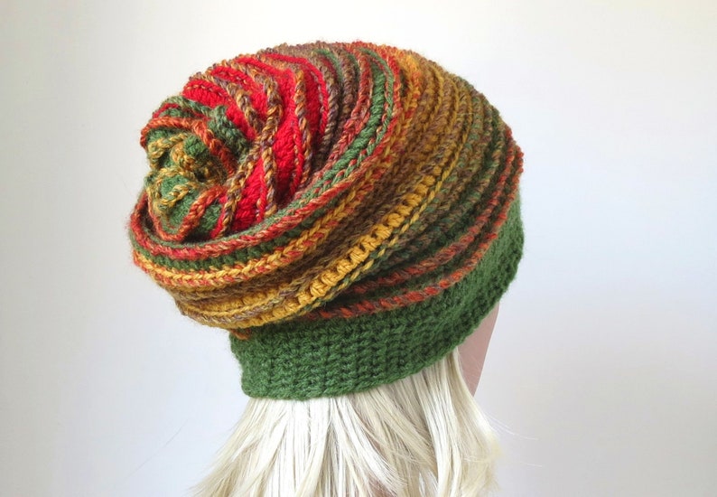 Chapeau au crochet pour femmes dans un style boho coloré, jaune moutarde, bonnet de laine chunky vert olive image 4