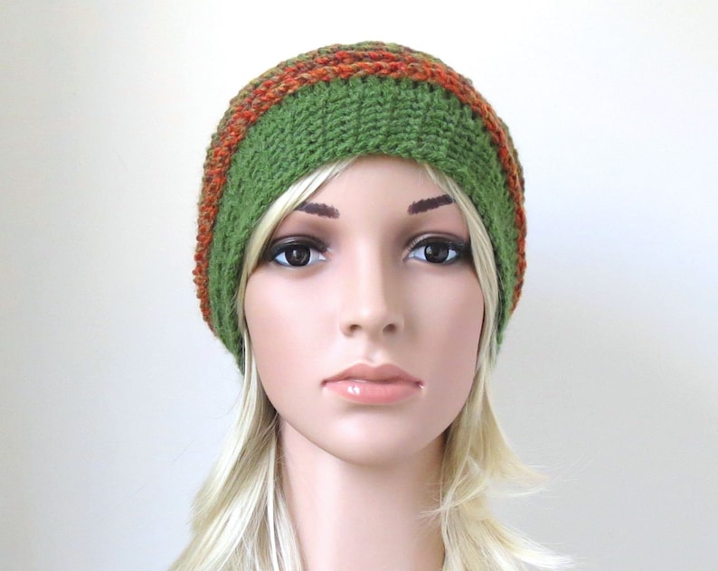 Chapeau au crochet pour femmes dans un style boho coloré, jaune moutarde, bonnet de laine chunky vert olive image 5