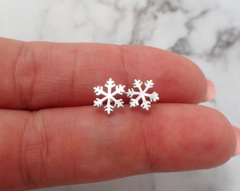 Silver Snowflake Earrings, Snowflake Gift for Girls, Snowflake Stud Earrings, Snowflake Jewelry, Snowflake Gift for Kids, Winter Earrings