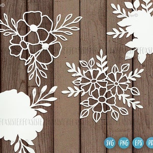 Op de afbeelding: Vier witte bloemmotieven met ingewikkelde details, perfect voor knutselen of scrapbooking. De motieven zijn uit papier geknipt en hebben een delicate, vrouwelijke uitstraling.