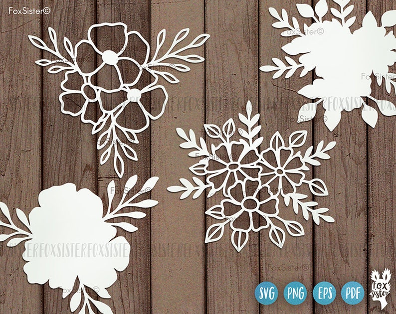 Op de afbeelding: Vier witte bloemmotieven met ingewikkelde details, perfect voor knutselen of scrapbooking. De motieven zijn uit papier geknipt en hebben een delicate, vrouwelijke uitstraling.