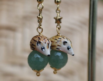 boucles d'oreilles hérissons trop mignons en acier inoxydable sur perle de d'aventurine