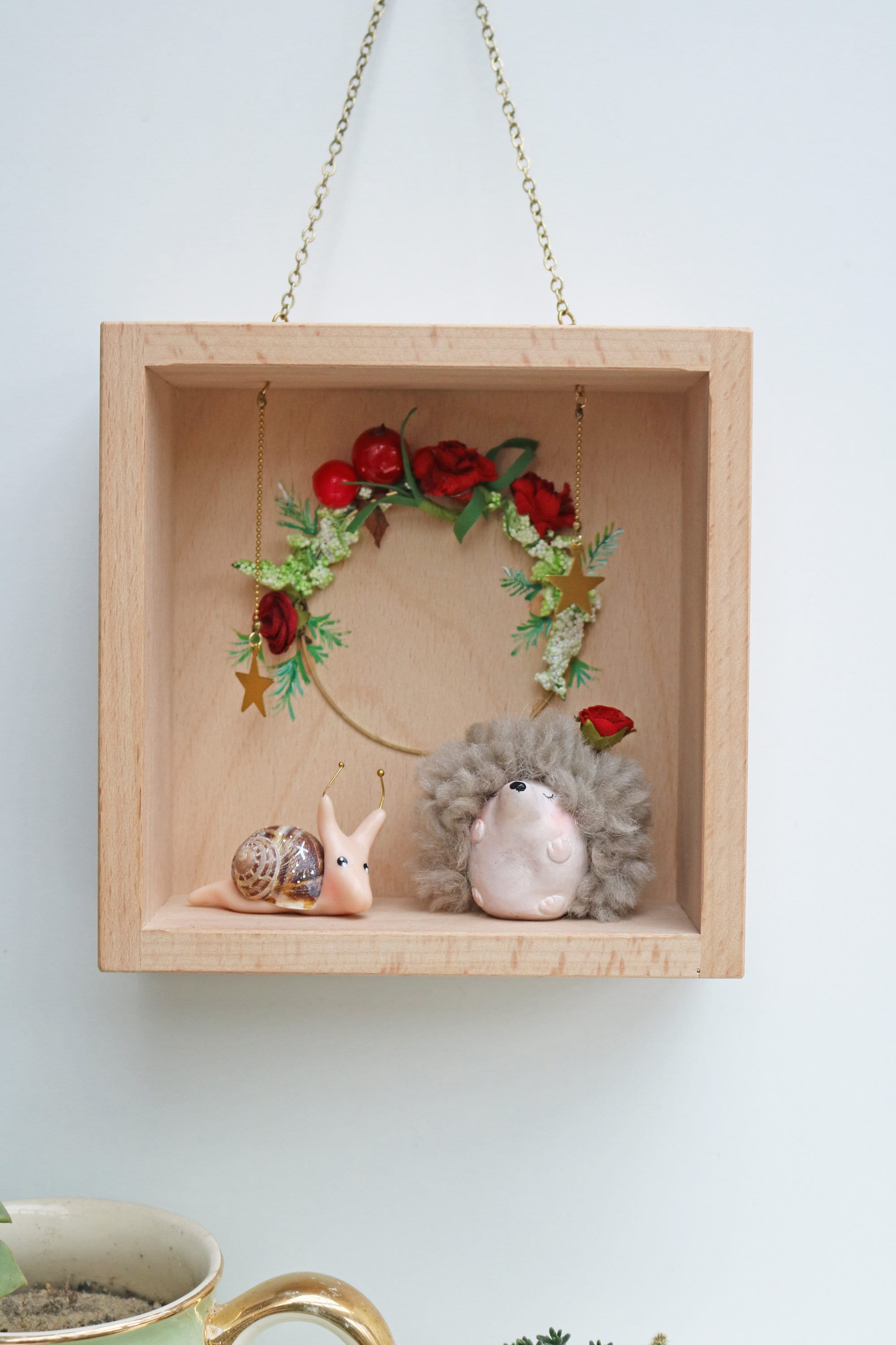 Boite Décorative Histoire d'amour Entre Un Hérisson et Escargot