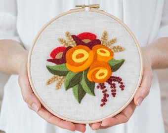 Autumn Bouquet Needle Felting Kit - beginner friendly - Coloring with Wool - DIY Craft Gift - fall hoop art decoration