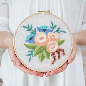 Rose Bouquet Needle Felting Kit - beginner friendly - Coloring with Wool - DIY Craft Gift - modern floral hoop art