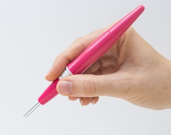 Clover Pen Style Needle Felting Tool - holds 3 needles - use for sculpting or flat artwork