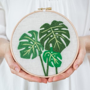 Monstera Needle Felting Kit - beginner friendly - Coloring with Wool - DIY Craft Gift - printed pattern hoop art