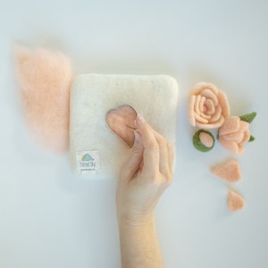 Mini tapis en laine pour le feutrage à l&#39;aiguille - surface de travail feutrée durable et respectueuse de l&#39;environnement - 5,5 x 5,5 pouces - format voyage