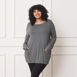 Solid tunic with pockets